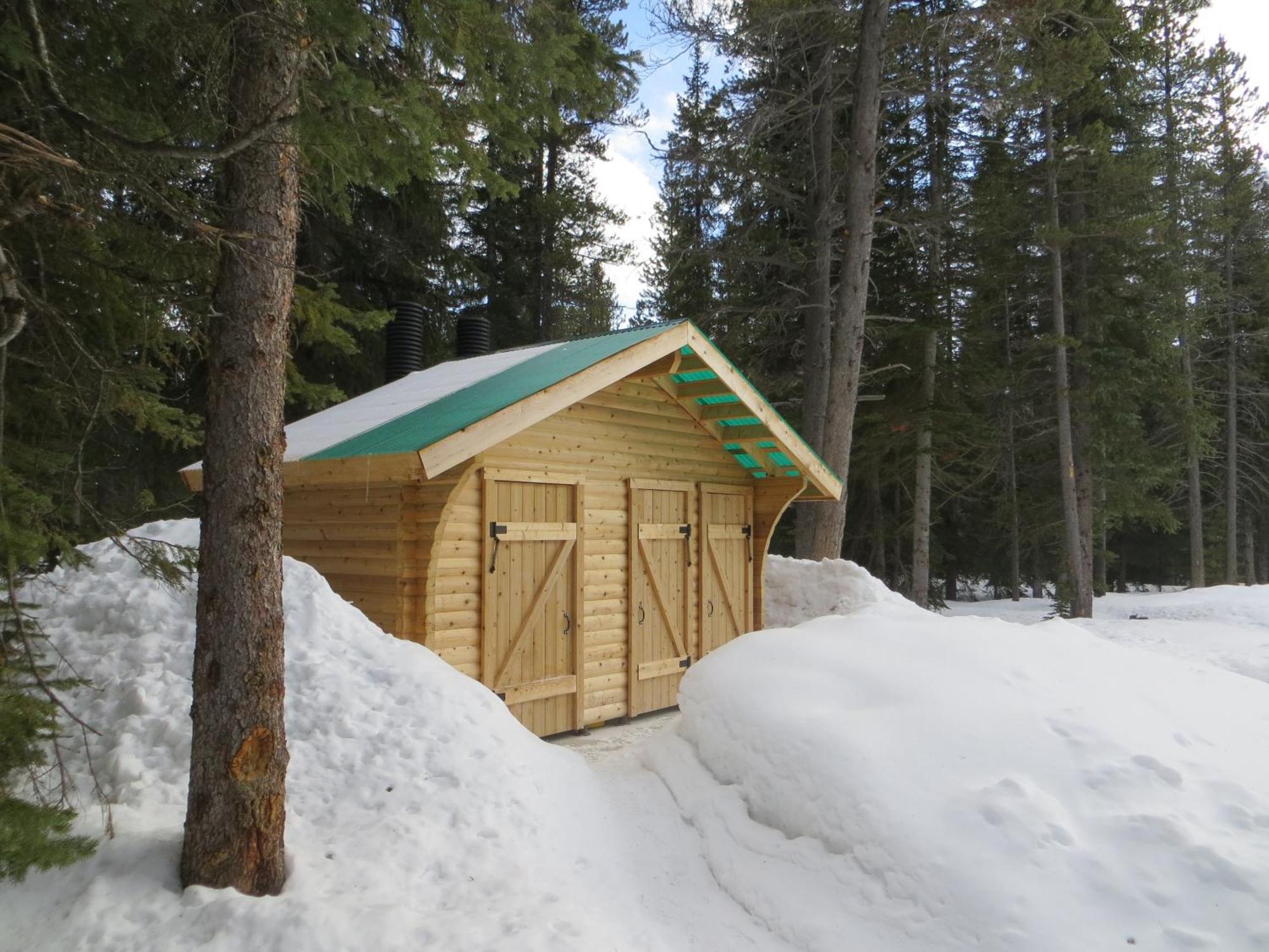 Hi Mosquito Creek - Wilderness Hostel * Lake Louise